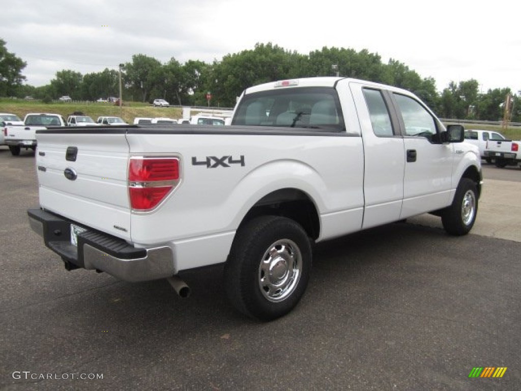 2011 F150 XL SuperCab 4x4 - Oxford White / Steel Gray photo #3