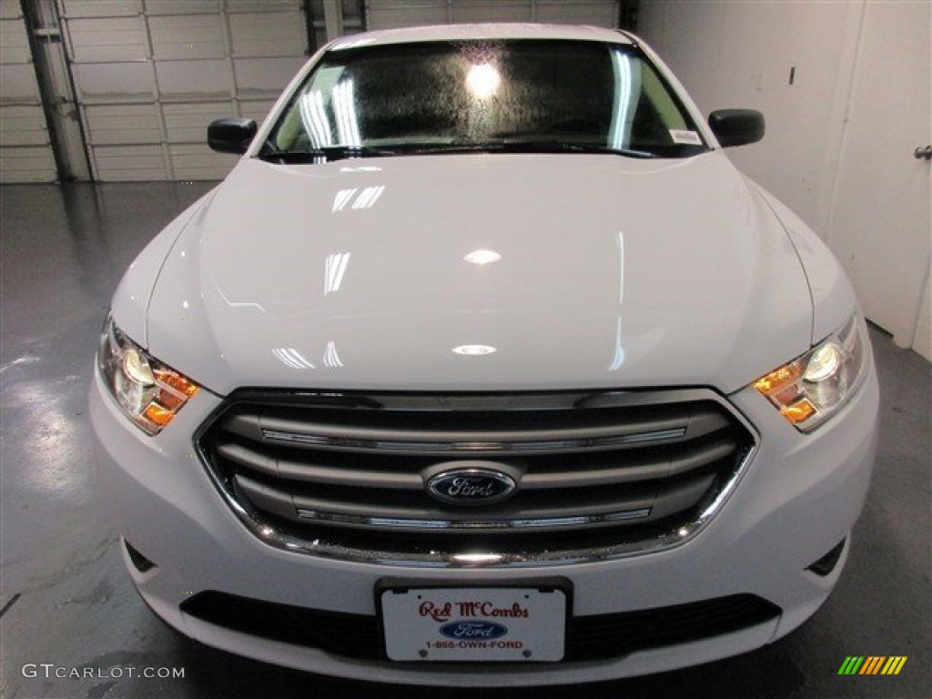 2015 Taurus SE - Oxford White / Dune photo #2