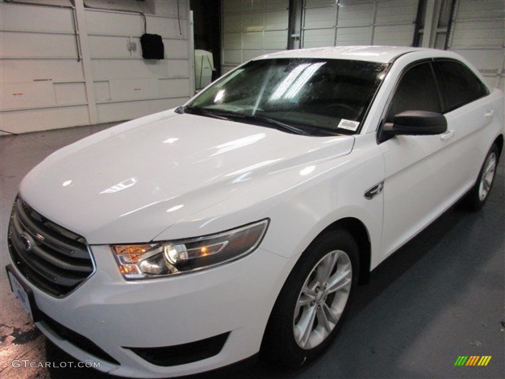 2015 Taurus SE - Oxford White / Dune photo #3