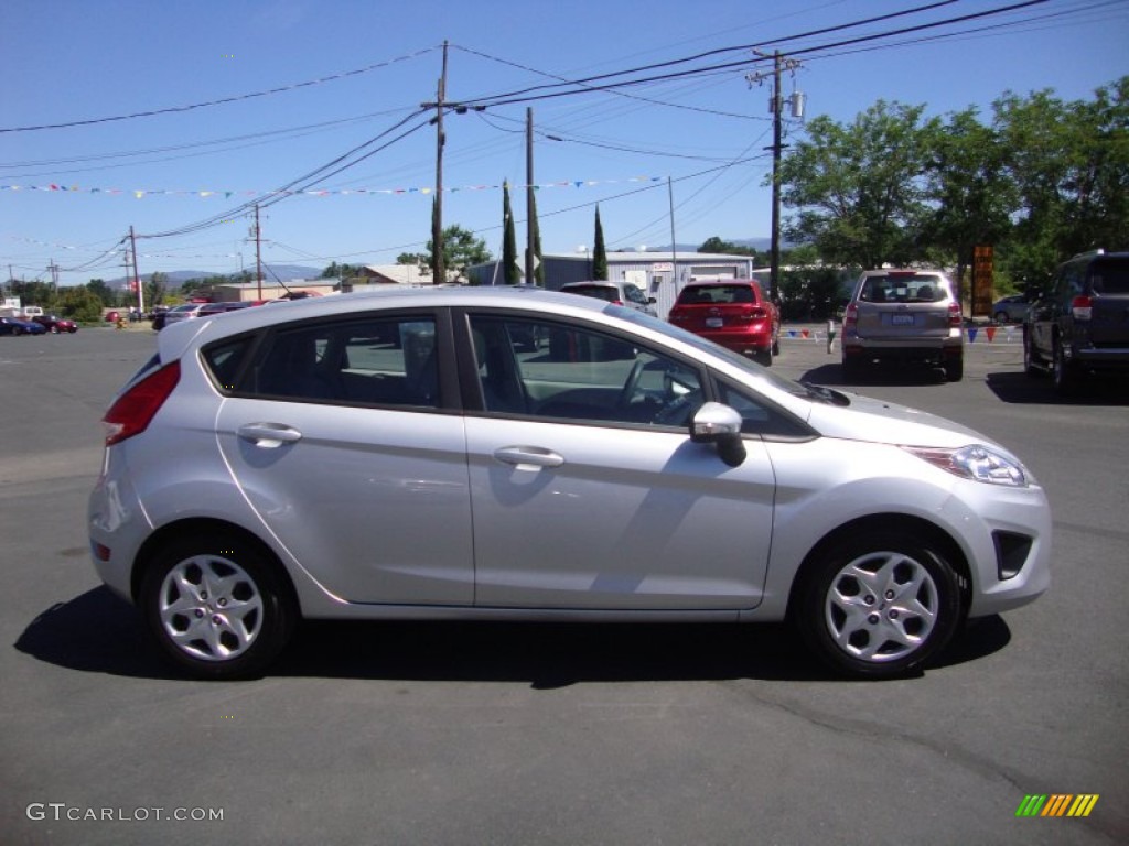 2013 Fiesta SE Hatchback - Ingot Silver / Charcoal Black/Light Stone photo #8