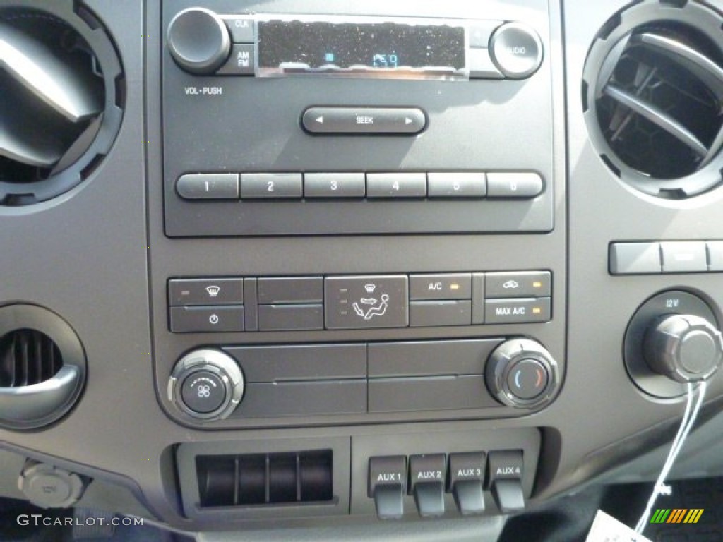 2016 Ford F450 Super Duty XL Regular Cab Chassis Controls Photo #104912906