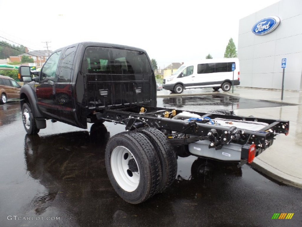 2016 Ford F550 Super Duty XLT Super Cab Chassis 4x4 Undercarriage Photo #104915000