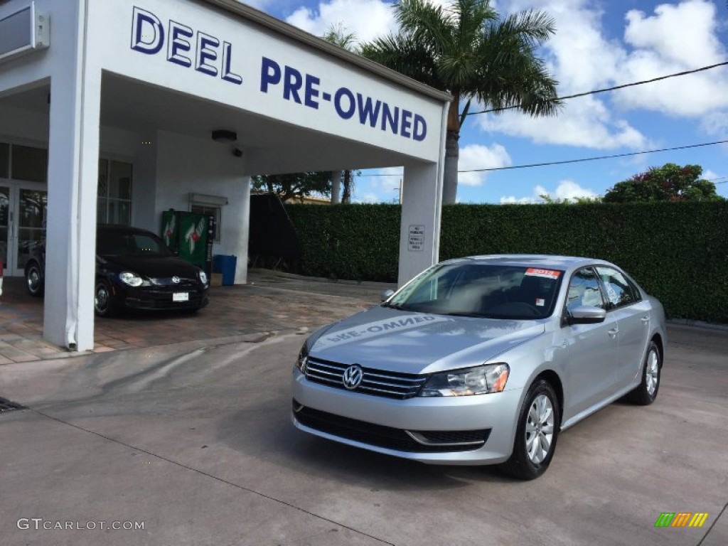 Reflex Silver Metallic Volkswagen Passat