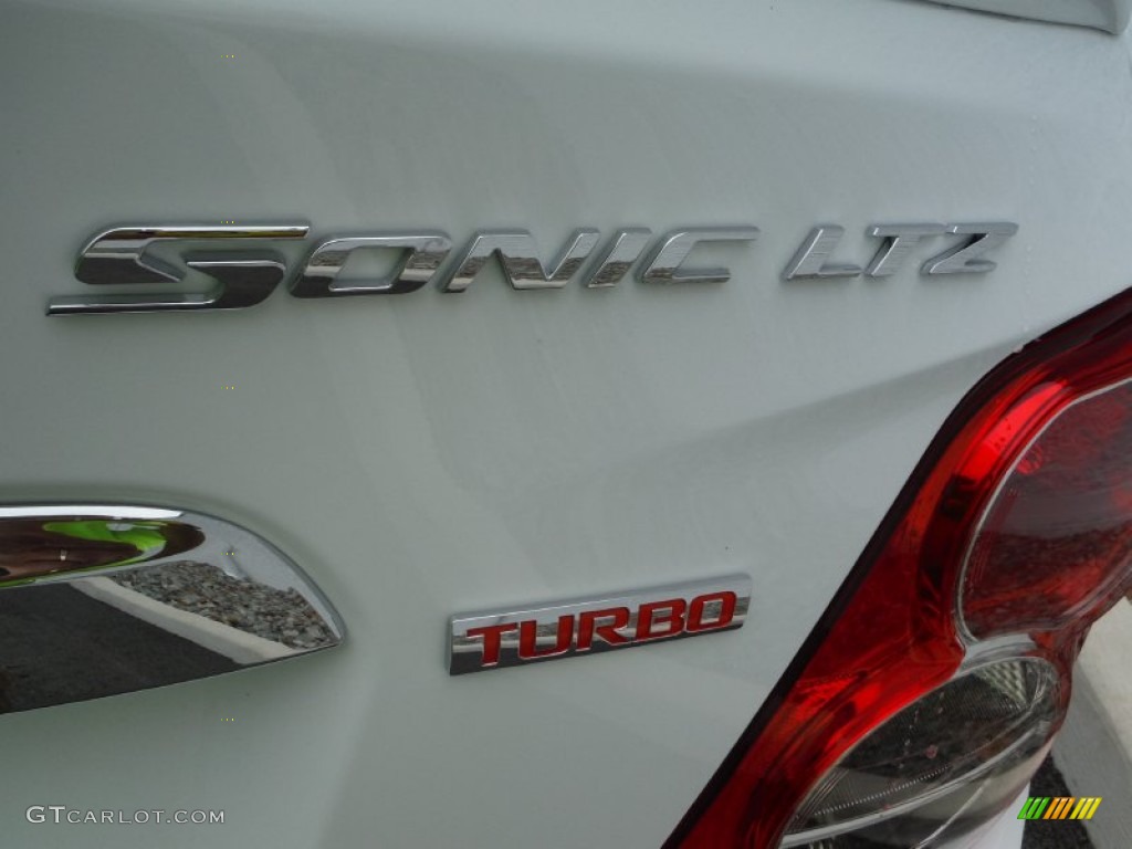 2015 Chevrolet Sonic LTZ Sedan Marks and Logos Photos