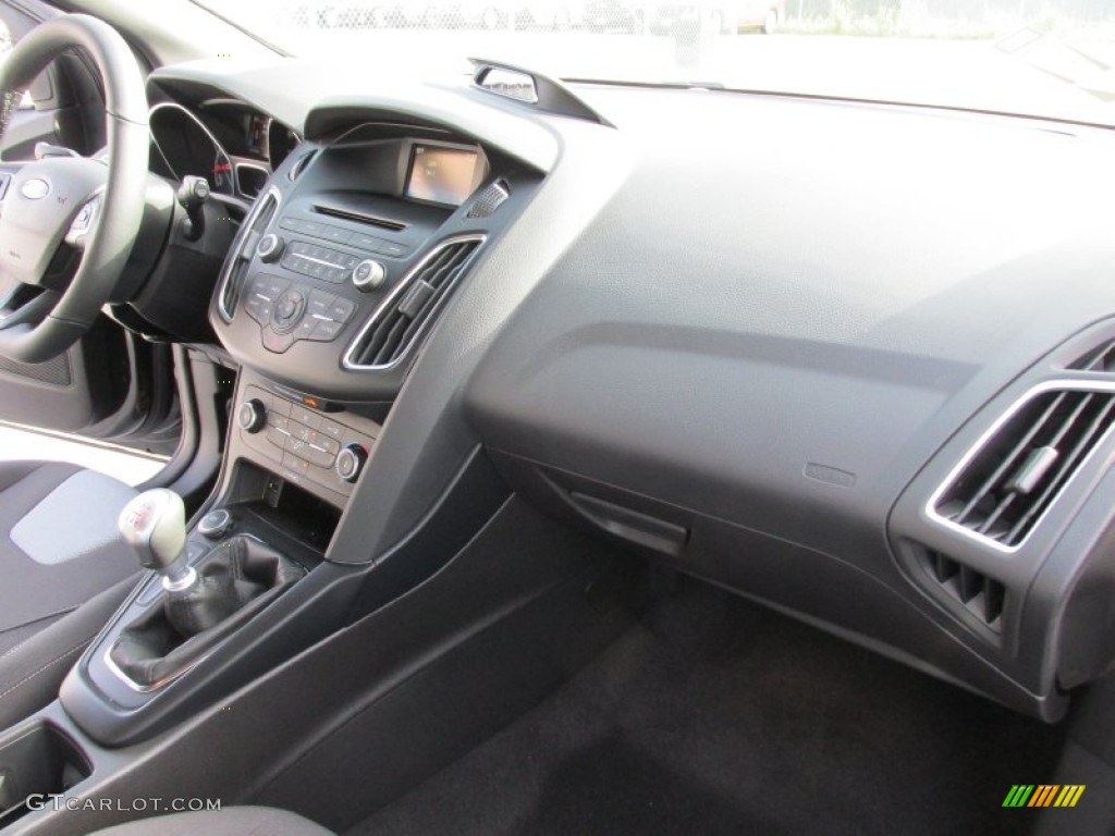 2015 Ford Focus ST Hatchback Dashboard Photos