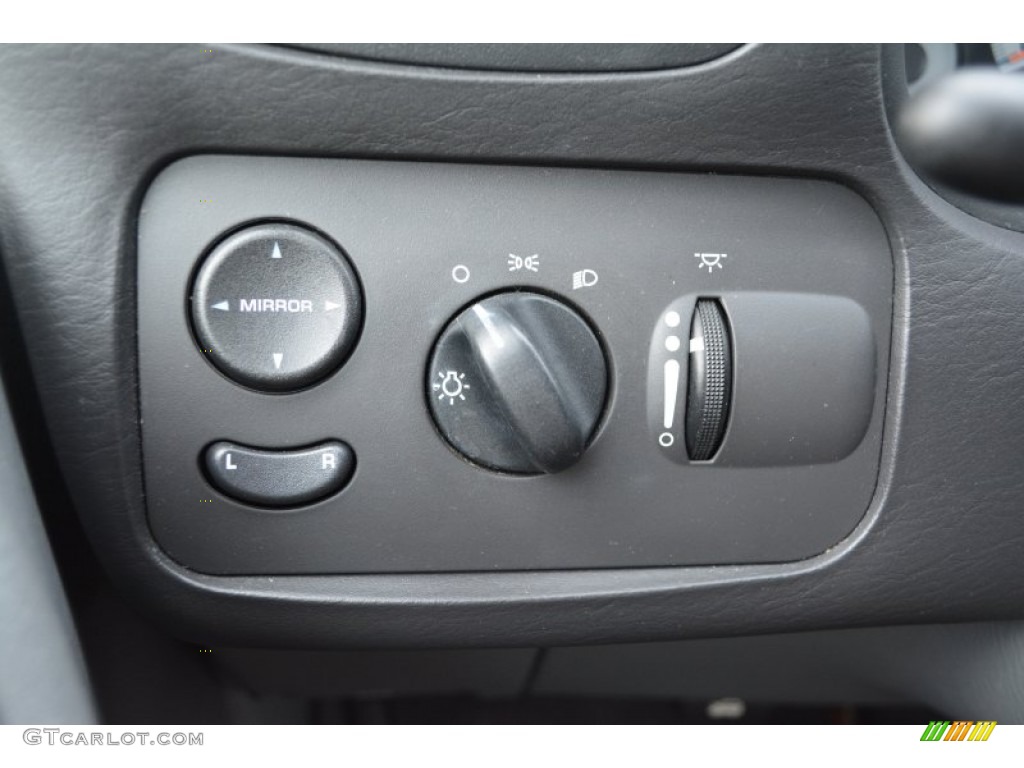 2005 Caravan SXT - Stone White / Medium Slate Gray photo #24