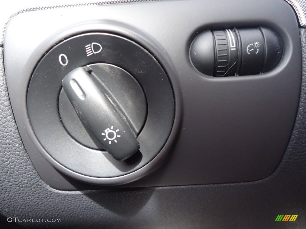 2009 Volkswagen Jetta SE Sedan Controls Photo #104993208