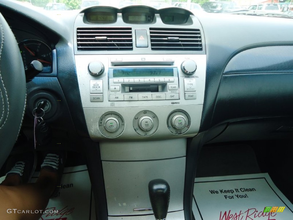 2006 Solara SE V6 Coupe - Black / Dark Stone photo #24