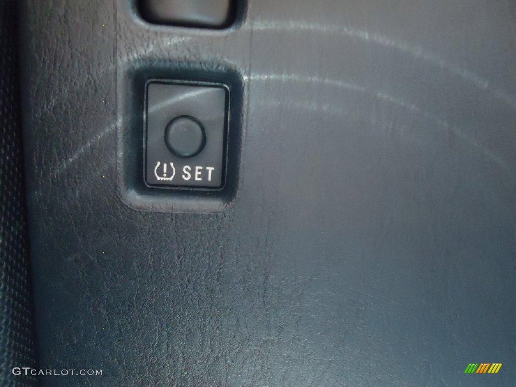 2006 Solara SE V6 Coupe - Black / Dark Stone photo #33
