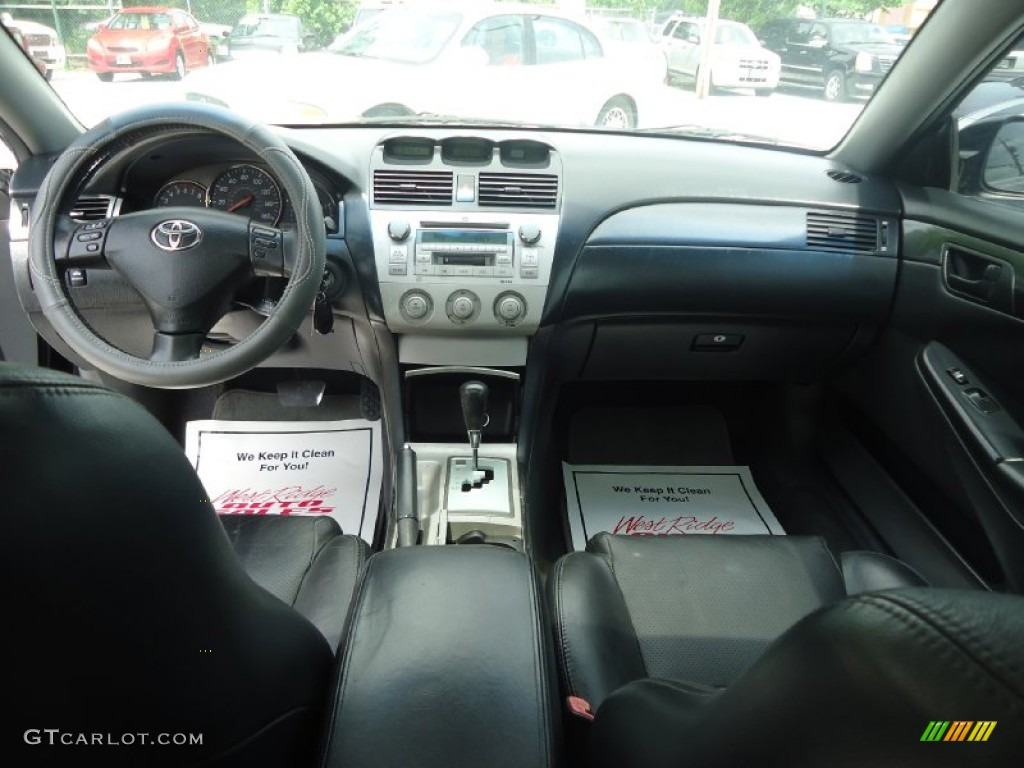 2006 Solara SE V6 Coupe - Black / Dark Stone photo #36