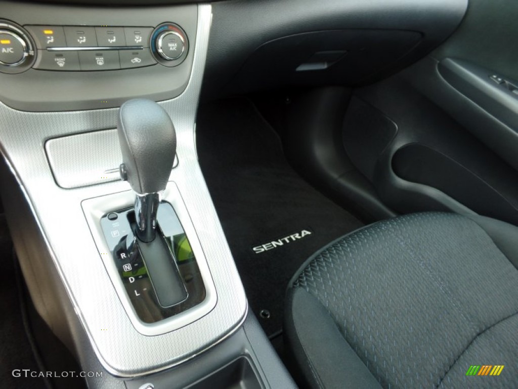 2014 Sentra SR - Aspen White / Charcoal photo #19