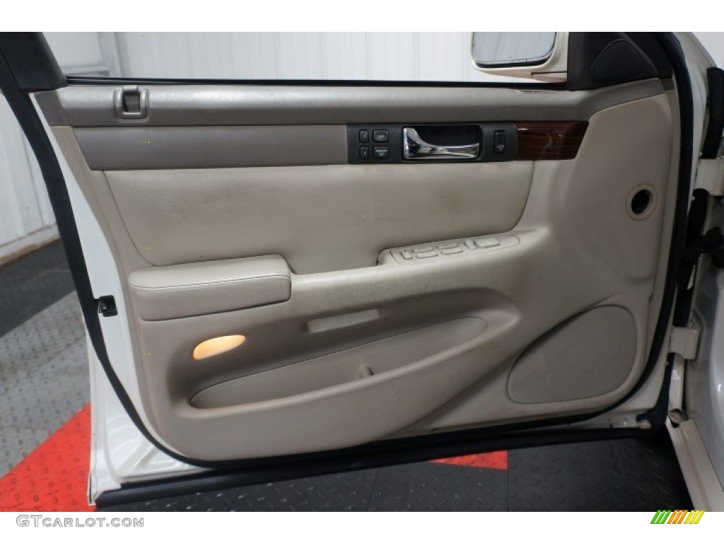2002 Seville SLS - White Diamond / Neutral Shale photo #12