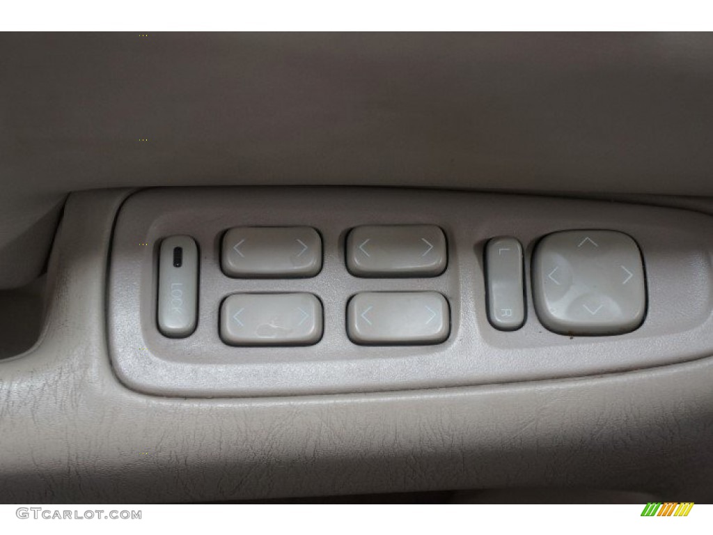2002 Seville SLS - White Diamond / Neutral Shale photo #14