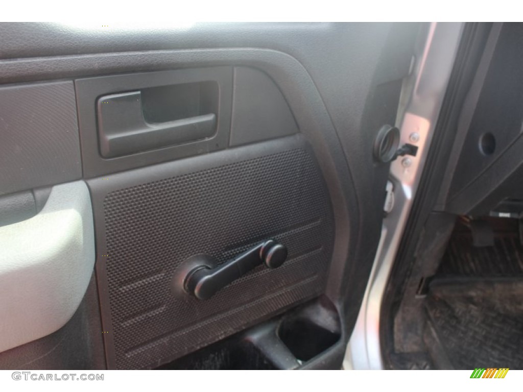 2011 F150 XL Regular Cab - Ingot Silver Metallic / Black photo #15