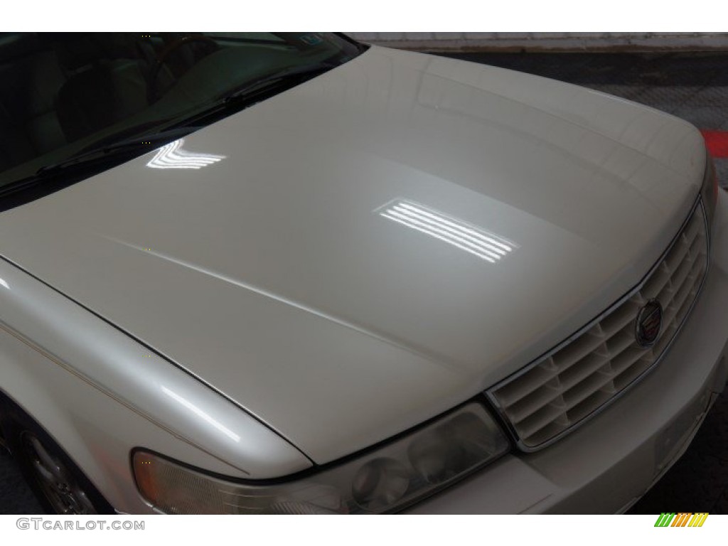 2002 Seville SLS - White Diamond / Neutral Shale photo #47
