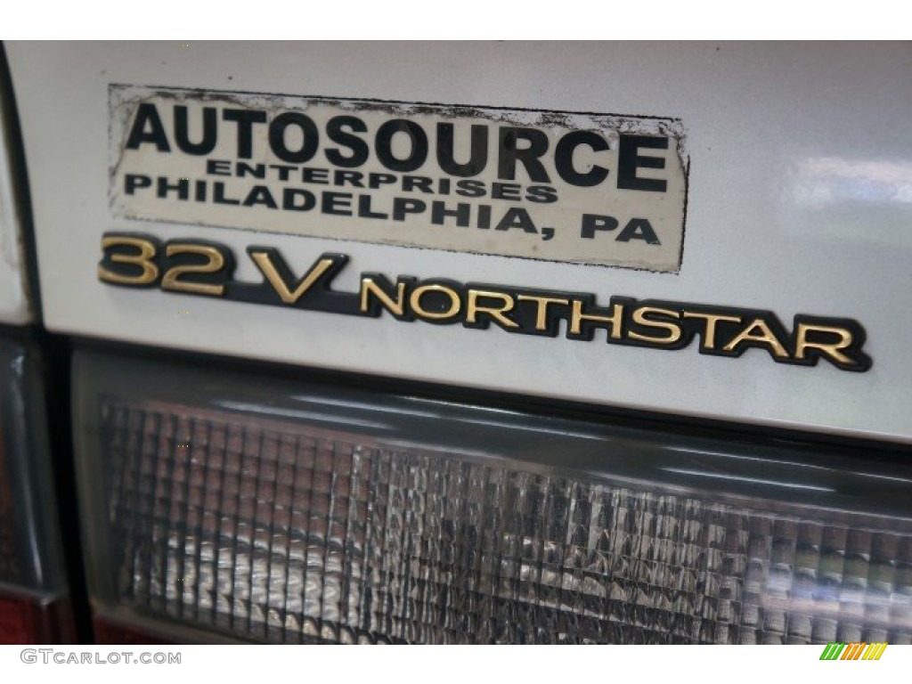 2002 Seville SLS - White Diamond / Neutral Shale photo #85