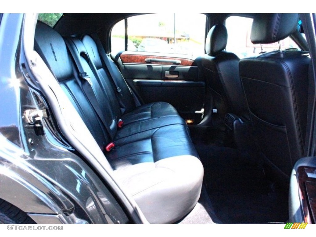 2010 Town Car Signature Limited - Black / Black photo #21