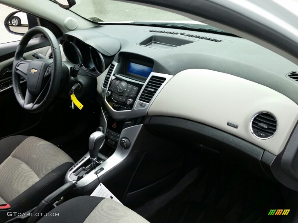 2013 Cruze LS - Summit White / Jet Black/Medium Titanium photo #6