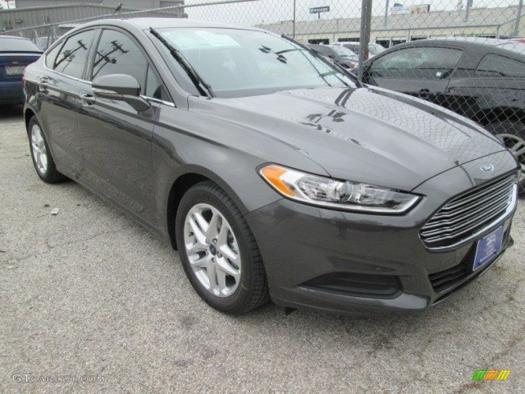 2016 Fusion SE - Magnetic Metallic / Charcoal Black photo #1