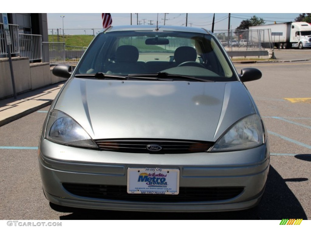 2004 Focus ZTS Sedan - Light Tundra Metallic / Medium Parchment photo #2