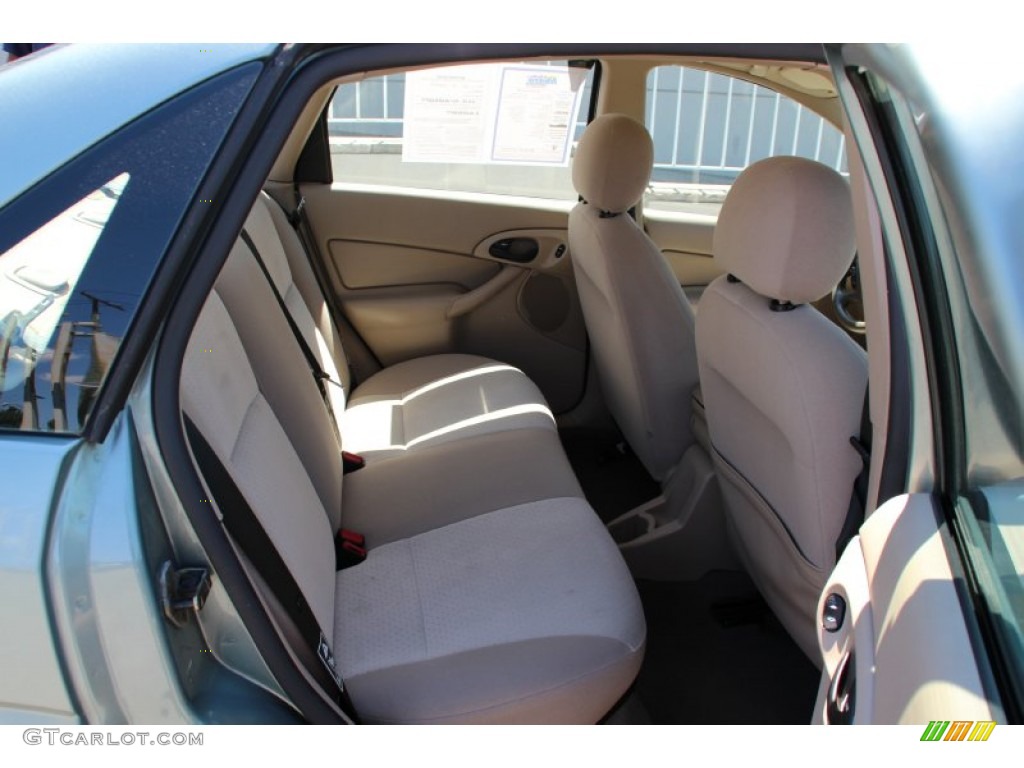 2004 Focus ZTS Sedan - Light Tundra Metallic / Medium Parchment photo #20