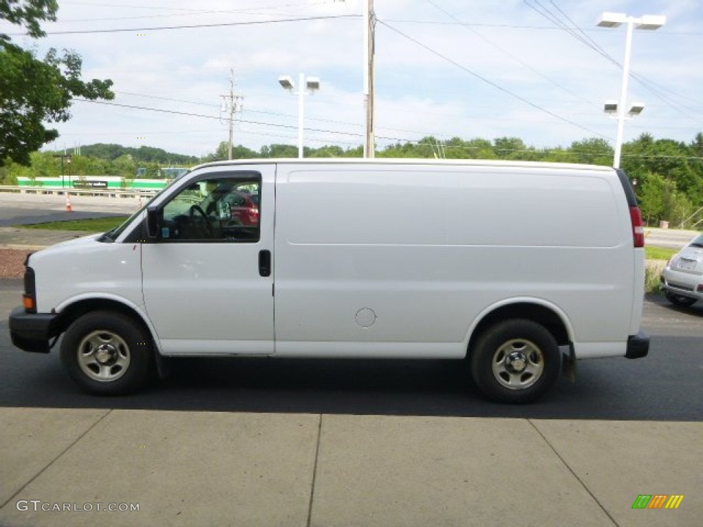Summit White 2005 Chevrolet Express 1500 Cargo Van Exterior Photo #105030789