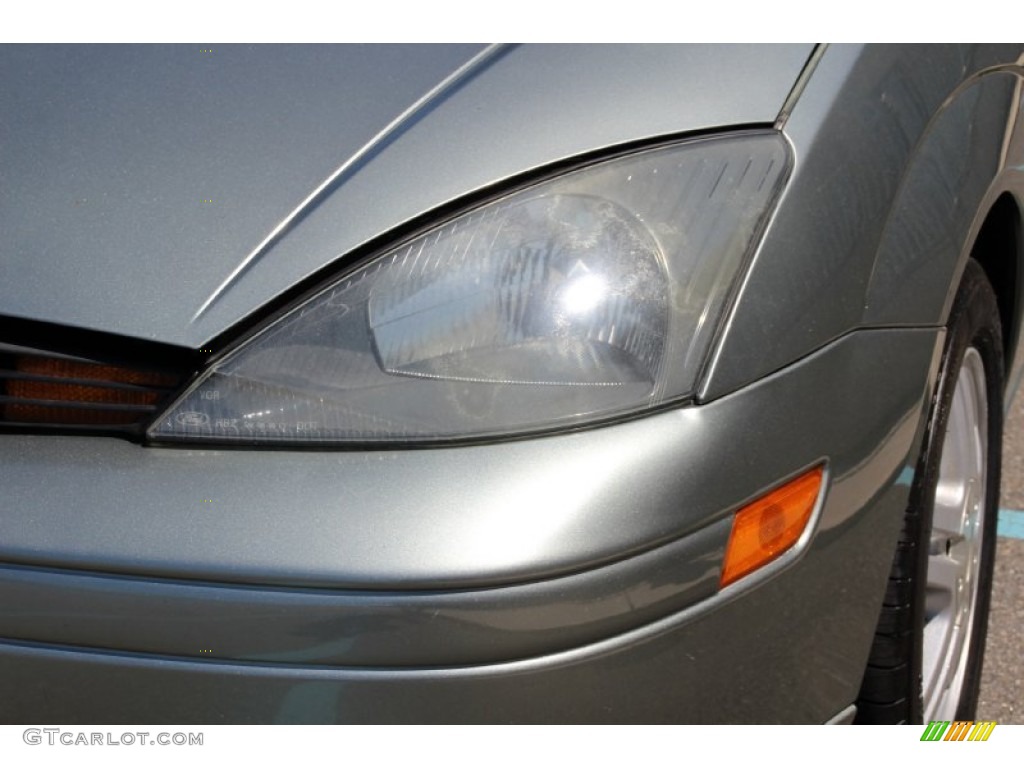2004 Focus ZTS Sedan - Light Tundra Metallic / Medium Parchment photo #25