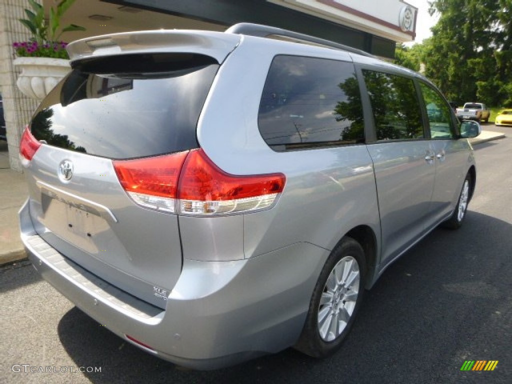 2011 Sienna XLE AWD - Silver Sky Metallic / Bisque photo #9