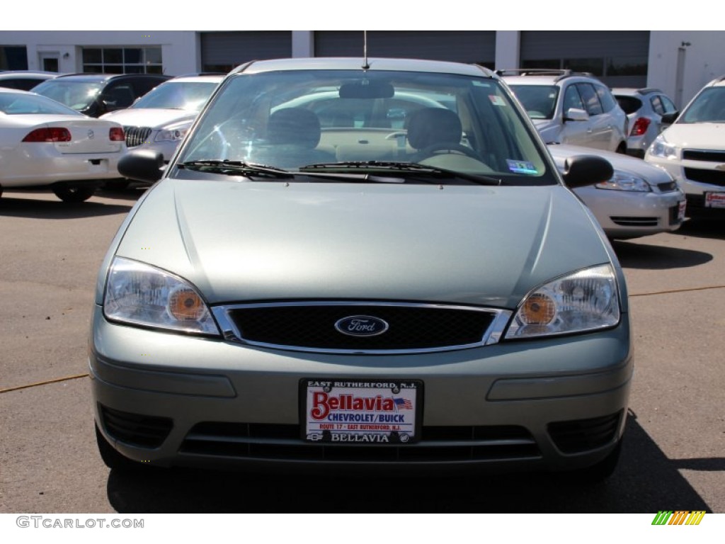 2006 Focus ZX4 SE Sedan - Liquid Grey Metallic / Dark Pebble/Light Pebble photo #2