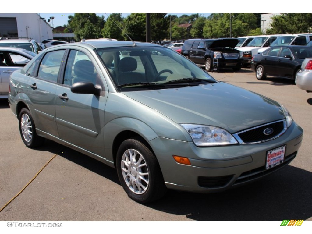 2006 Focus ZX4 SE Sedan - Liquid Grey Metallic / Dark Pebble/Light Pebble photo #3