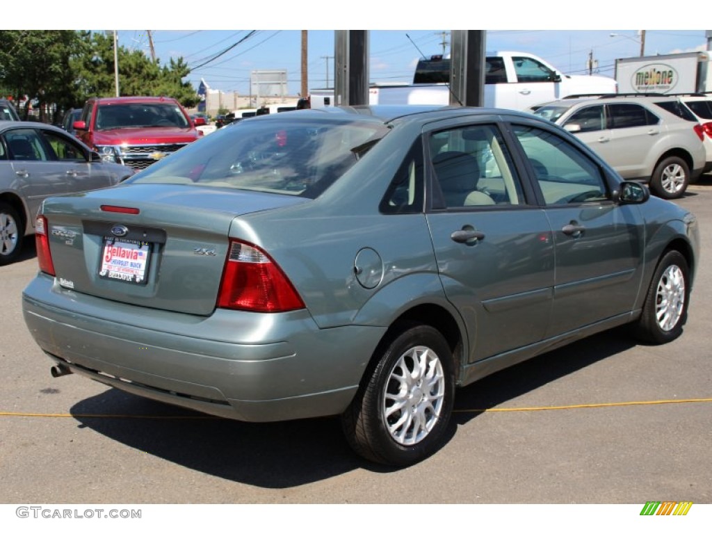 2006 Focus ZX4 SE Sedan - Liquid Grey Metallic / Dark Pebble/Light Pebble photo #4