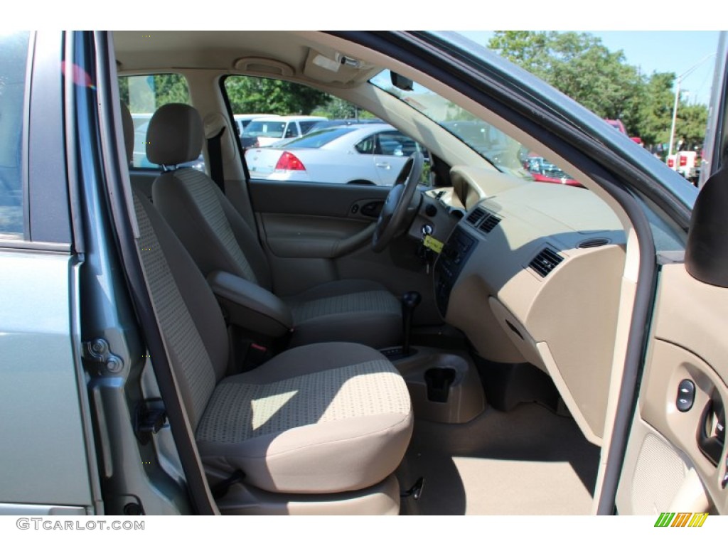 2006 Focus ZX4 SE Sedan - Liquid Grey Metallic / Dark Pebble/Light Pebble photo #9
