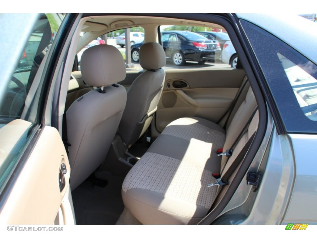 2006 Focus ZX4 SE Sedan - Liquid Grey Metallic / Dark Pebble/Light Pebble photo #10