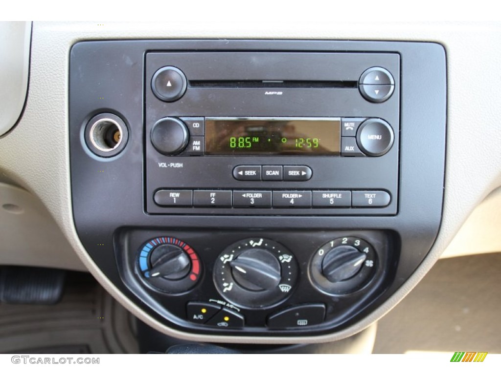 2006 Focus ZX4 SE Sedan - Liquid Grey Metallic / Dark Pebble/Light Pebble photo #12
