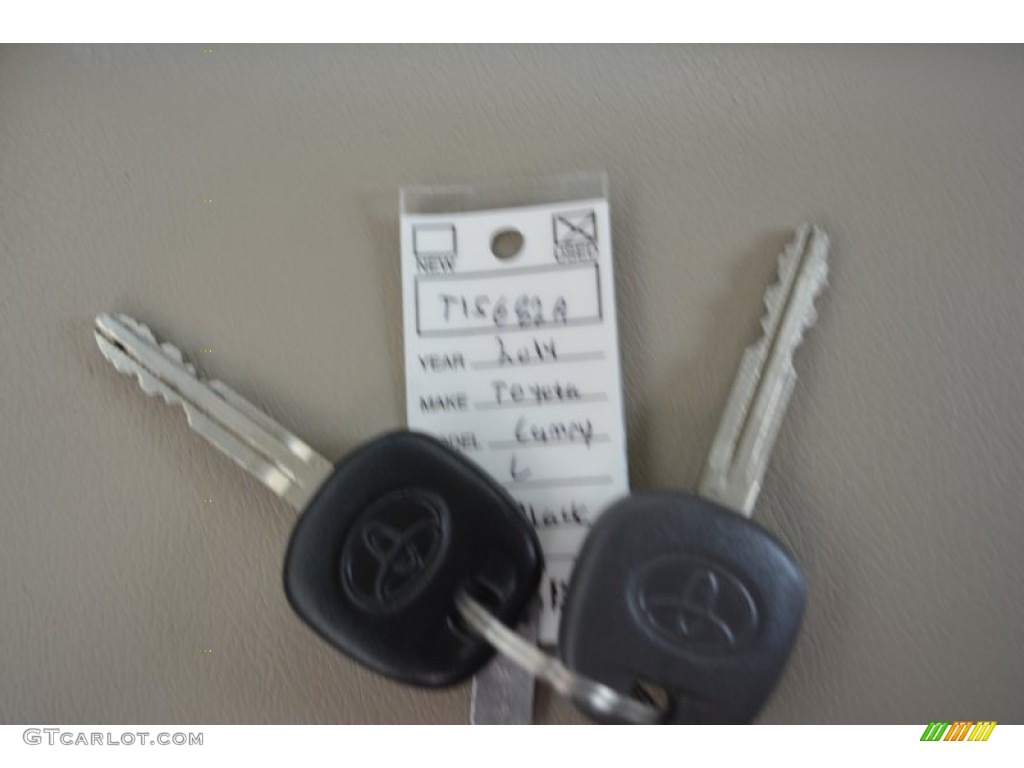 2014 Camry L - Attitude Black Metallic / Ivory photo #26