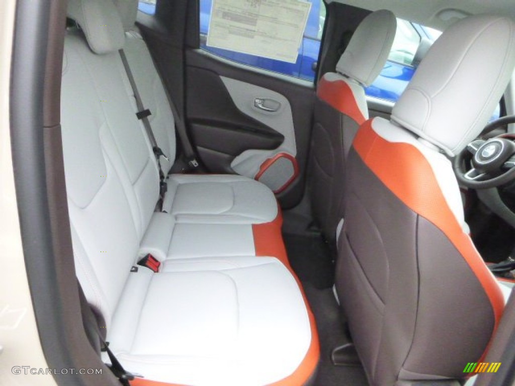 2015 Jeep Renegade Limited 4x4 Rear Seat Photo #105064542