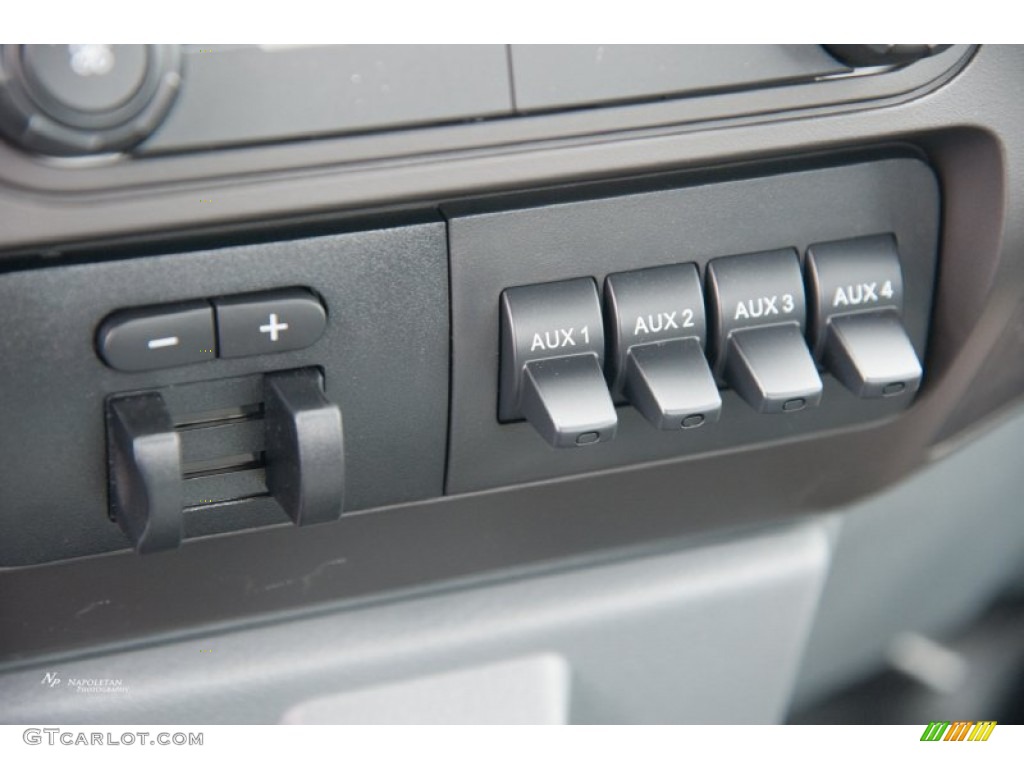 2016 Ford F250 Super Duty XL Regular Cab 4x4 Controls Photo #105070470