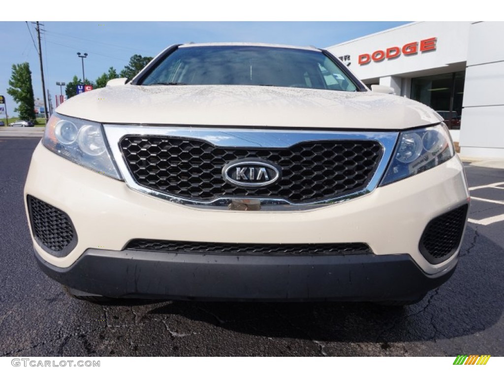 2011 Sorento LX V6 AWD - White Sand Beige / Black photo #2