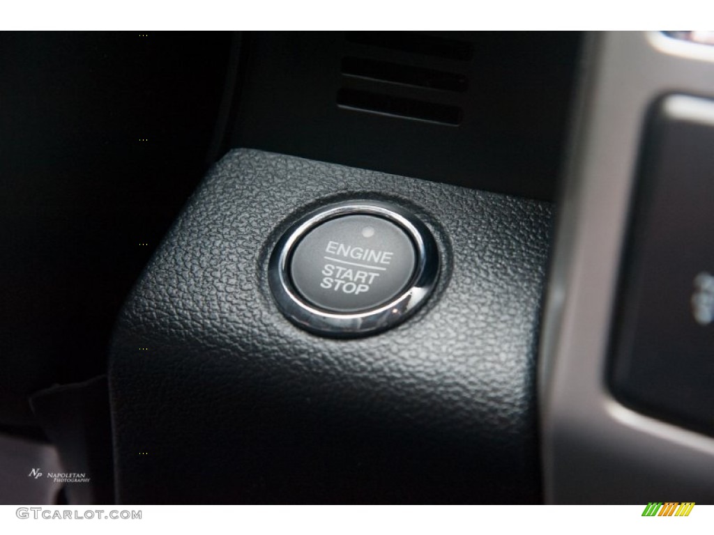 2015 F150 Lariat SuperCrew 4x4 - White Platinum Tricoat / Black photo #17