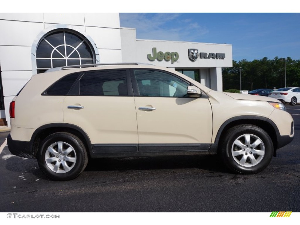 2011 Sorento LX V6 AWD - White Sand Beige / Black photo #8