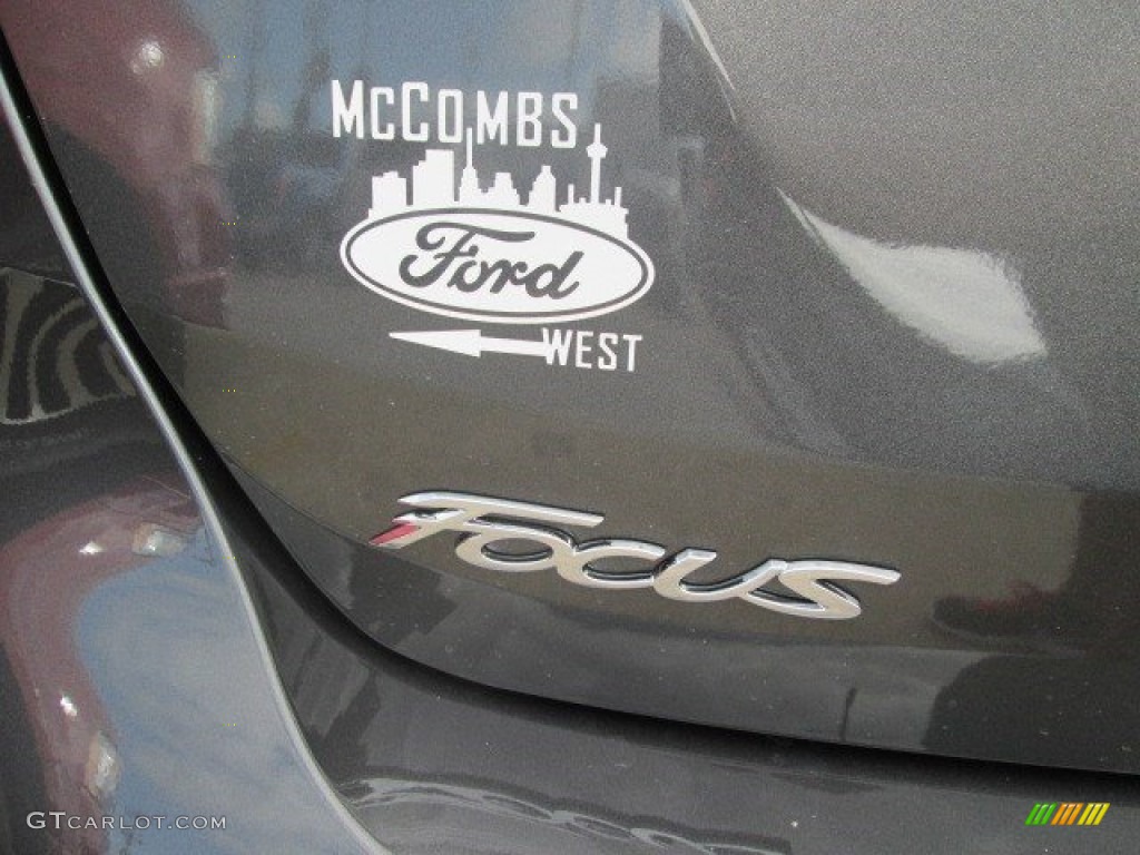 2015 Focus SE Hatchback - Magnetic Metallic / Charcoal Black photo #9