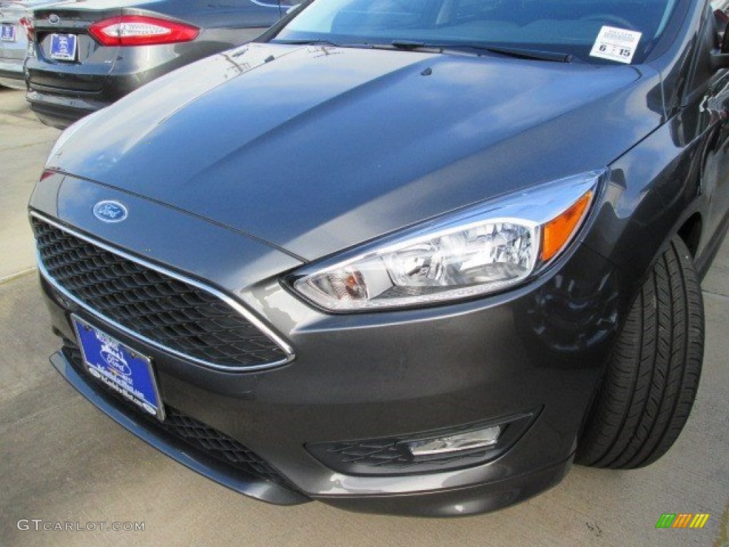 2015 Focus SE Sedan - Magnetic Metallic / Charcoal Black photo #11