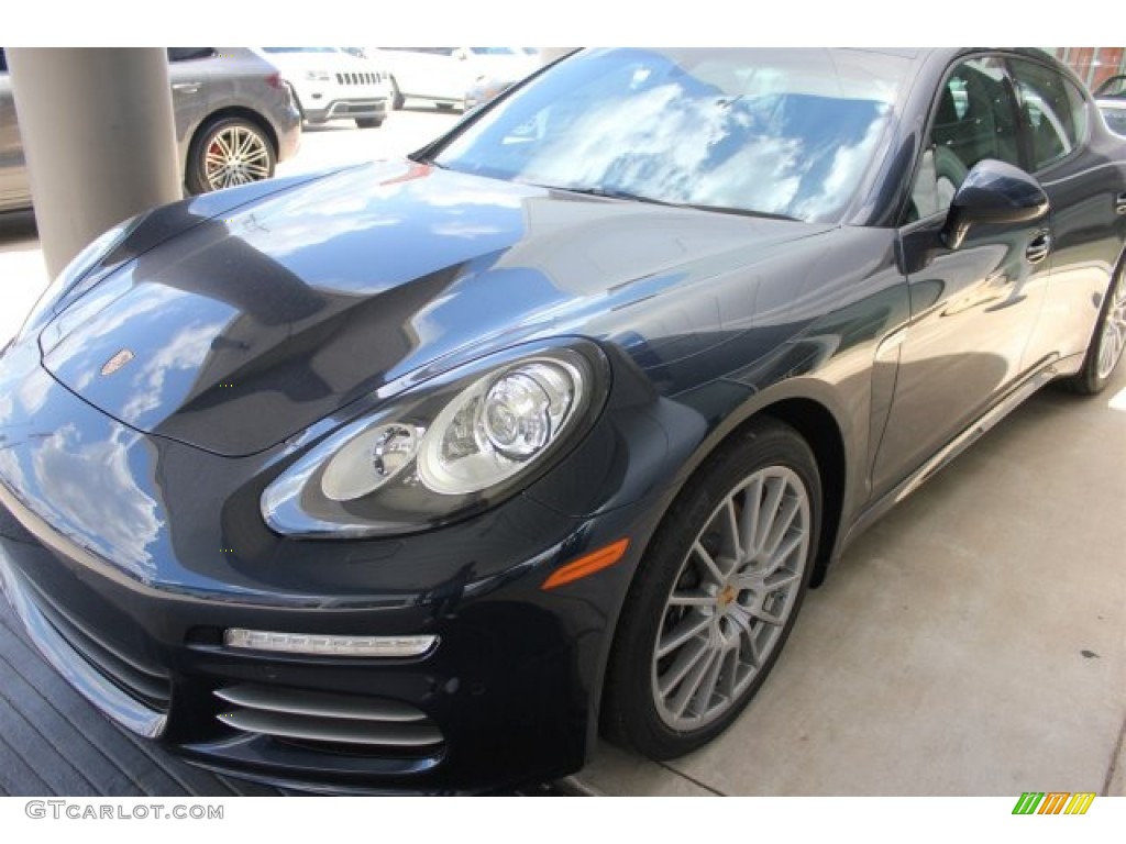 2015 Panamera 4 - Dark Blue Metallic / Black photo #3