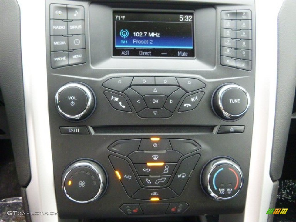 2016 Ford Fusion SE AWD Controls Photo #105097197