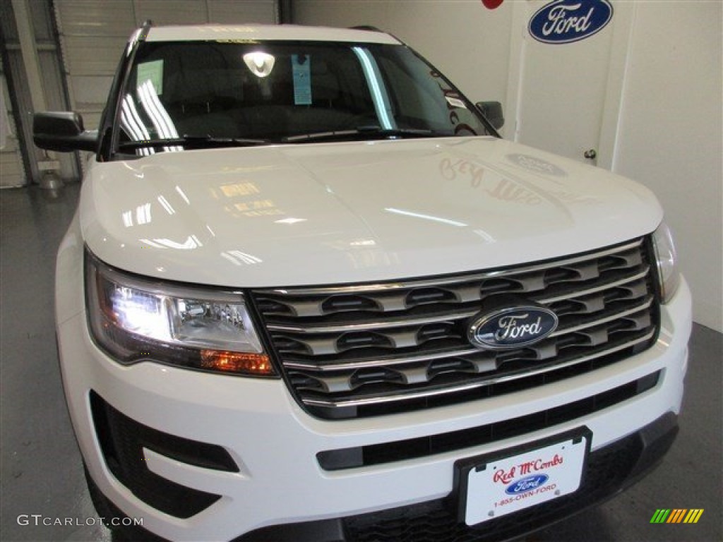 2016 Explorer FWD - Oxford White / Medium Light Camel photo #2