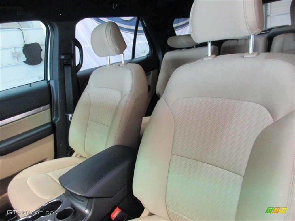 2016 Explorer FWD - Oxford White / Medium Light Camel photo #8