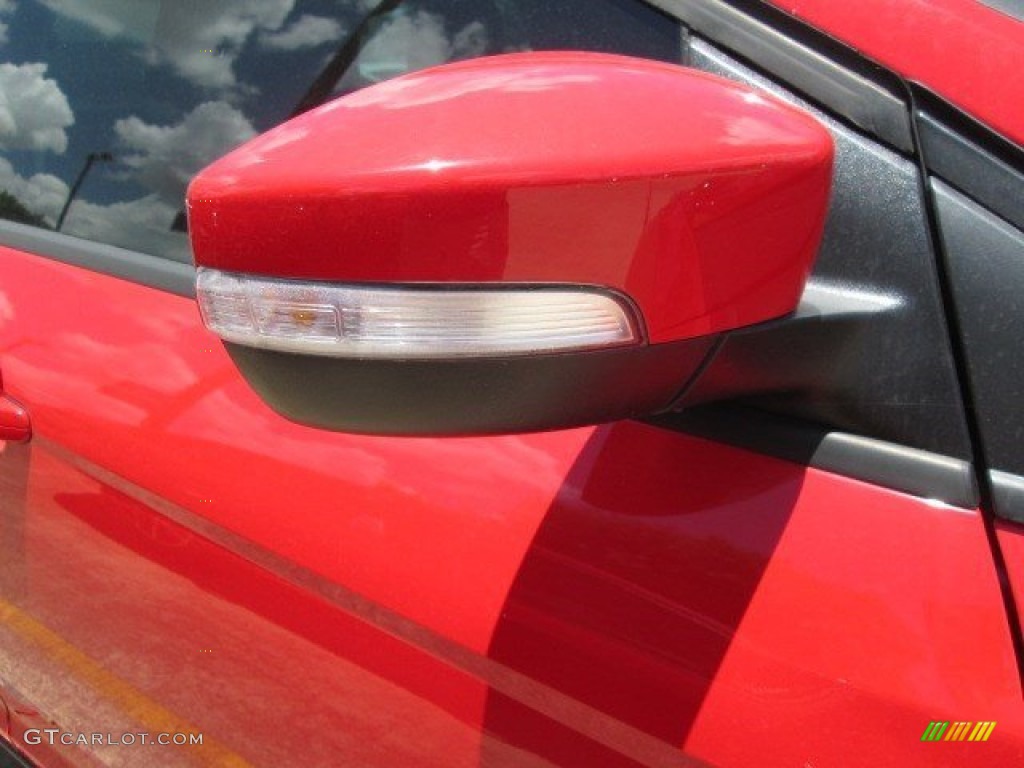 2015 Focus SE Sedan - Race Red / Charcoal Black photo #4