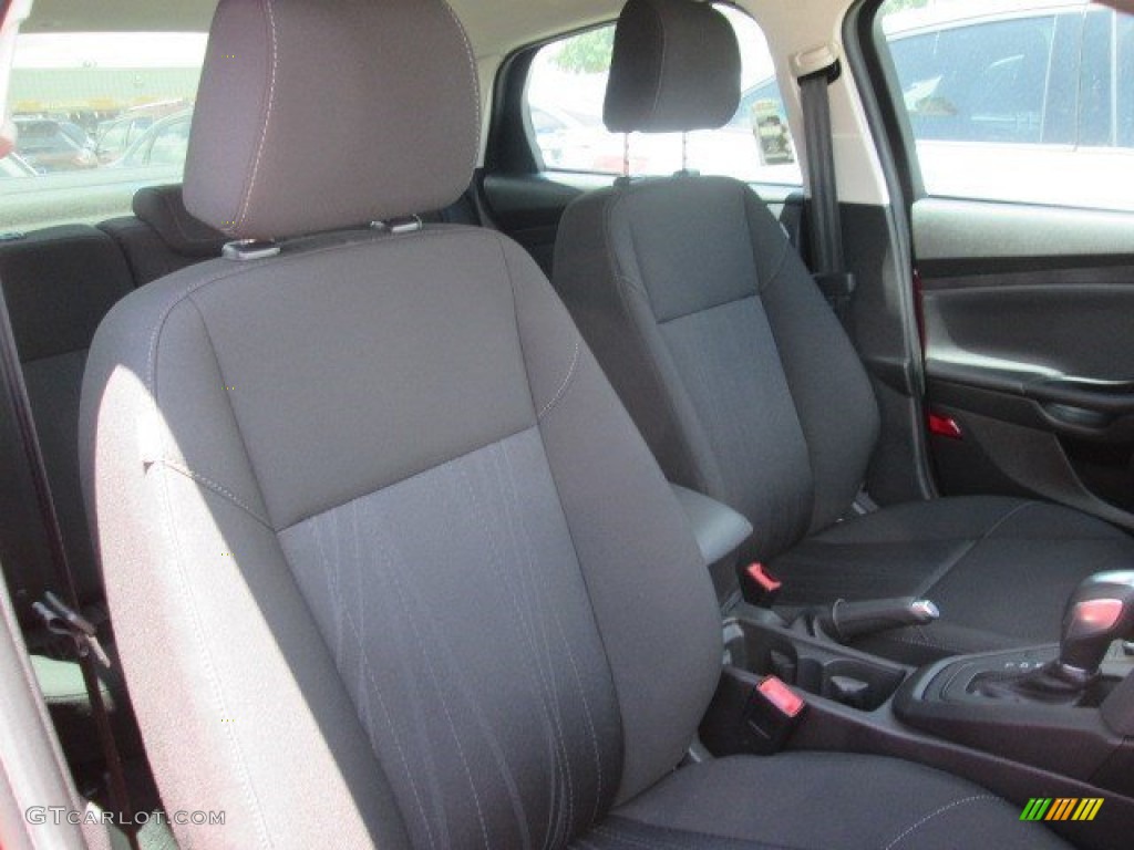 2015 Focus SE Sedan - Race Red / Charcoal Black photo #15
