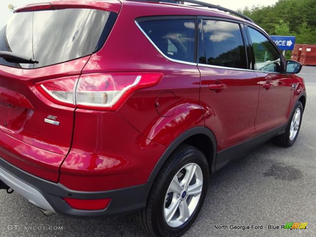 2015 Escape SE 4WD - Ruby Red Metallic / Charcoal Black photo #35