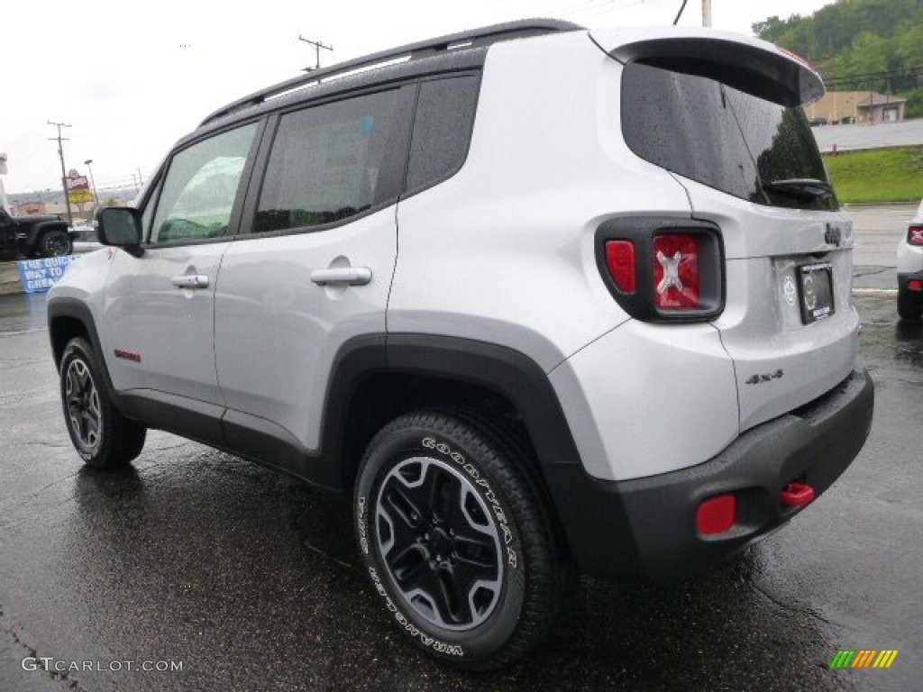 Glacier Metallic 2015 Jeep Renegade Trailhawk 4x4 Exterior Photo #105112362